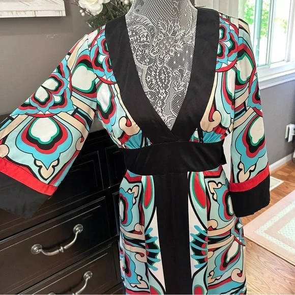 BeBe 100% Silk Graphic V-Neck Dress Size Small - Picture 3 of 16